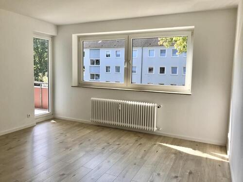 Foto - Direkt einziehen! - Helle 4-Zimmer-Wohnung mit Balkon in grüner Lage -
