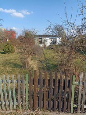 Foto - Kleingarten mit Steinlaube - Renovierungsbedürftig