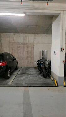 Foto - Hälfte tiefgaragenstellplatz Pasing 'Nur für Motorrad'