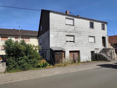 Foto - Sanierungsbedürftiges Einfamilienhaus mit 630 m² Grundstück