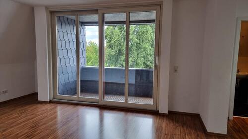 Foto - 3 Zi DG-Maisonette-WHG mit Loggia, EBK und Carportstellplatz