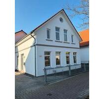 Saniertes Einfamilienhaus - 1.050,00&nbsp;EUR Kaltmiete, ca.&nbsp; 100,00&nbsp;m&sup2; in Brake (Unterweser) (PLZ: 26919)