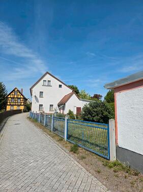 Foto - großes Einfamilienhaus am Teich