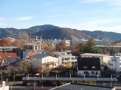Foto - Saniert: leerstehende 2,5-Zimmer Wohnung im 6. OG mit Balkon 66qm