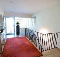 Einfamilienhaus mit Einliegerwohnung in der naturnahen Lage - Idstein