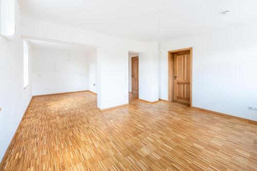 Foto - ERSTBEZUG nach Sanierung! – Hochwertige 2-Zimmer-Wohnung mit übergroßem Balkon (WE 3)