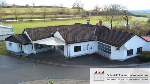 Foto - beheizte Hallen mit Lackierkabine