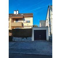 Doppelhaushälfte mit Garage, 3 Stellplätze, Terrasse & Balkon - Herrenberg