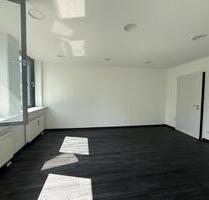 All-in-Büro 5: Helles, modernes Büro mit Meetingraum, Glasfaser & Parken - Planegg