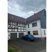Attraktives Wohnhaus mit großem Garten und Scheune in Dodenau - Battenberg (Eder)