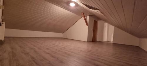 Foto - Charmante, modernisierte 2-Zimmer-Dachgeschosswohnung