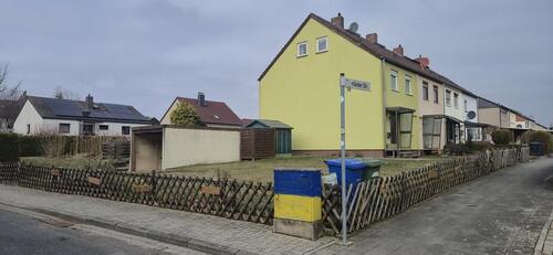 Foto - Reihenendhaus mit großem Grundstück und Entwicklungspotenzial