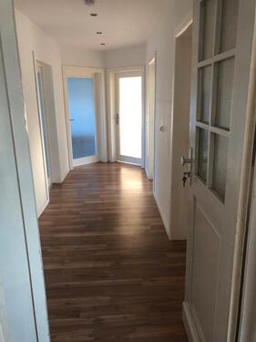 Foto - Mietwohnung, 4 Zimmer, Küche mit Abstellkammer, Bad,