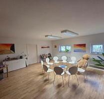 Moderne Büro-Praxisfläche mit Glasfaser & Parkplätzen - Reinfeld (Holstein)