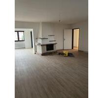 Großzügige, renovierte 3-Zimmerwohnung, mit Wintergarten, offenem Kamin und Kachelofen - Diespeck