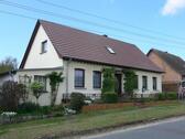 Foto - Haus mit Grundstück und Nebengebäuden
