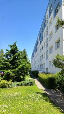 Foto - RENOVIERTE 3 RAUM WOHNUNG 66 QM MIT BALKON IN NEUBRANDENBURG ZU VERMIETEN