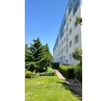 RENOVIERTE 3 RAUM WOHNUNG 66 QM MIT BALKON IN NEUBRANDENBURG ZU VERMIETEN