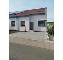 Doppelhaushälfte in Beckstein - 1.420,00&nbsp;EUR Kaltmiete, ca.&nbsp; 147,00&nbsp;m&sup2; in Lauda-Königshofen (PLZ: 97922)