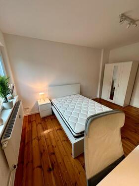 Foto - Möbliertes 1 von 3 Zimmer Wohnung nahe Sbahn