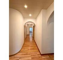 Attraktive, vollständig renovierte 5-Zimmer Erdgeschosswohnung - Uttenreuth