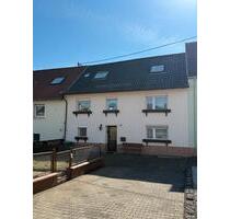 Reihenhaus Uchtelfangen - 240.000,00&nbsp;EUR Kaufpreis, ca.&nbsp; 180,00&nbsp;m&sup2; in Illingen (PLZ: 66557)