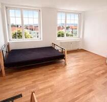 Studenten-WG-Zimmer XL - frisch renoviert in 6er-WG im Zentrum - Trossingen Studenten-WG-Zimmer XL - frisch renoviert in 6er-WG im Zentrum - Trossingen
