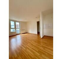 Helle 2-Zimmer-Wohnung mit Süd-Balkon und Aufzug in Leipzig-Grüna