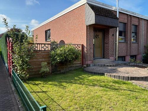 Foto - Reihenendbungalow im Stadtsfeld mit zwei Garagen