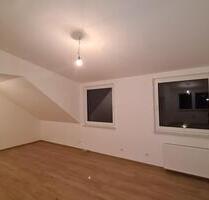 Moderne 3-Zimmer Wohnung im DG, Ersteinzug nach Grundsanierung - Vellmar