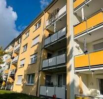 Schöne 3 Zimmer-Wohnung mit Loggia am Zollberg mit Blick ins Grüne - Esslingen am Neckar Pliensauvorstadt