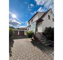 Charmantes Einfamilienhaus mit Garten und Doppelgarage - Wachenroth