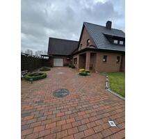 DHH mit Kamin und Einbauküche - 1.050,00&nbsp;EUR Kaltmiete, ca.&nbsp; 125,00&nbsp;m&sup2; in Friesoythe (PLZ: 26169)