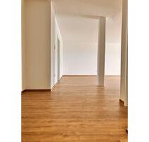 3 12 Zimmer EG Wohnung inkl. Grünfläche - Igersheim