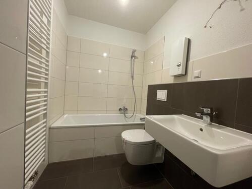 Foto - *Modernisierte Balkonwohnung mit Wannenbad*gedämmtes Haus*