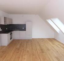 2-Zimmer-Wohnung mit Balkon und Garage, Dachgeschoss in Gunzenhausen zu vermieten, Holzhaus