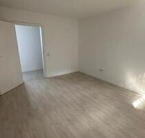 Attraktive und vollständig renovierte 2-Zimmer-Wohnung mit Balkon - Erbach