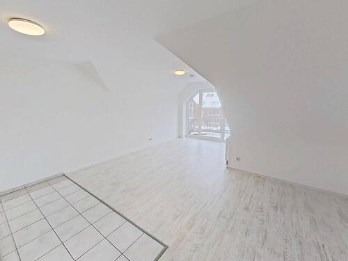 Foto - Große 1-Zimmer-Wohnung mit BALKON und EINBAUKÜCHE