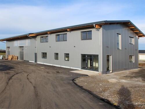 Foto - Halle , Garage , Büro , Freifläche , Stellplatz