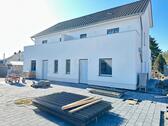 Foto - Moderne Doppelhaushälfte mit Garten, Terrasse und zwei Balkonen