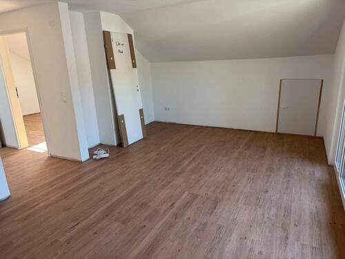 Foto - Frisch sanierte 2 Zimmer DG-Wohnung mit Balkon und Waldblick