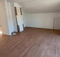 Frisch sanierte 2 Zimmer DG-Wohnung mit Balkon und Waldblick - Leimen