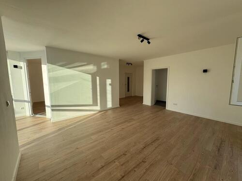 Foto - Erstbezug nach hochwertiger Renovierung, helle 2 Zimmer Wohnung