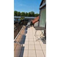 Zimmer in einer WG zu vermieten! (Nur für Frauen) - Frankfurt am Main Fechenheim