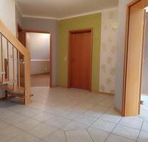 Helle, moderne Dachgeschosswohnung auf 2 Ebenen mit Balkon - Dipperz