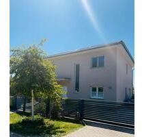 Moderne Stadtvilla mit Pool in Schulzendorf