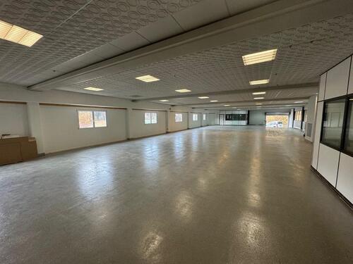 Foto - Halle, Lagerhalle, Autohalle - 1.650,00&nbsp;EUR Kaltmiete, ca.&nbsp; 3,50&nbsp;m&sup2;
