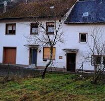 2 Wohnhäuser mit Potential zum Generationenwohnhaus - Singhofen