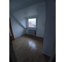 Renovierte 4-Zimmer DG Wohnung in Hagen zu Vermieten