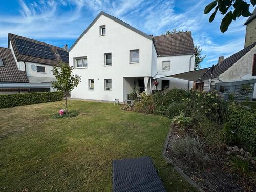 Foto - Modernisiertes, freistehendes Ein- bis Zweifamilienhaus
